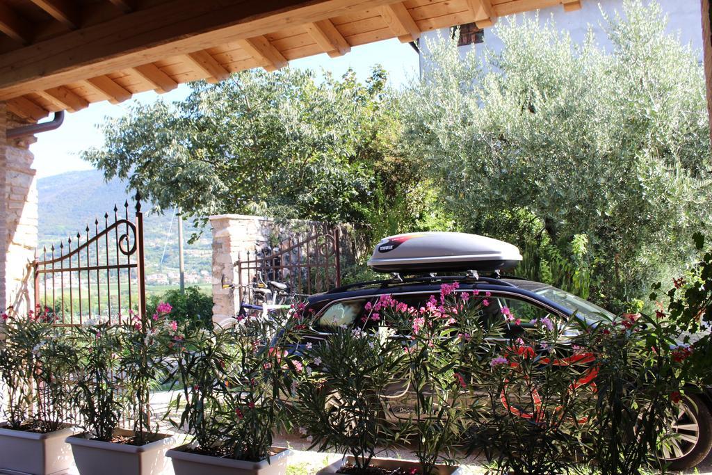 Giardino Degli Ulivi Leilighet Caprino Veronese Eksteriør bilde